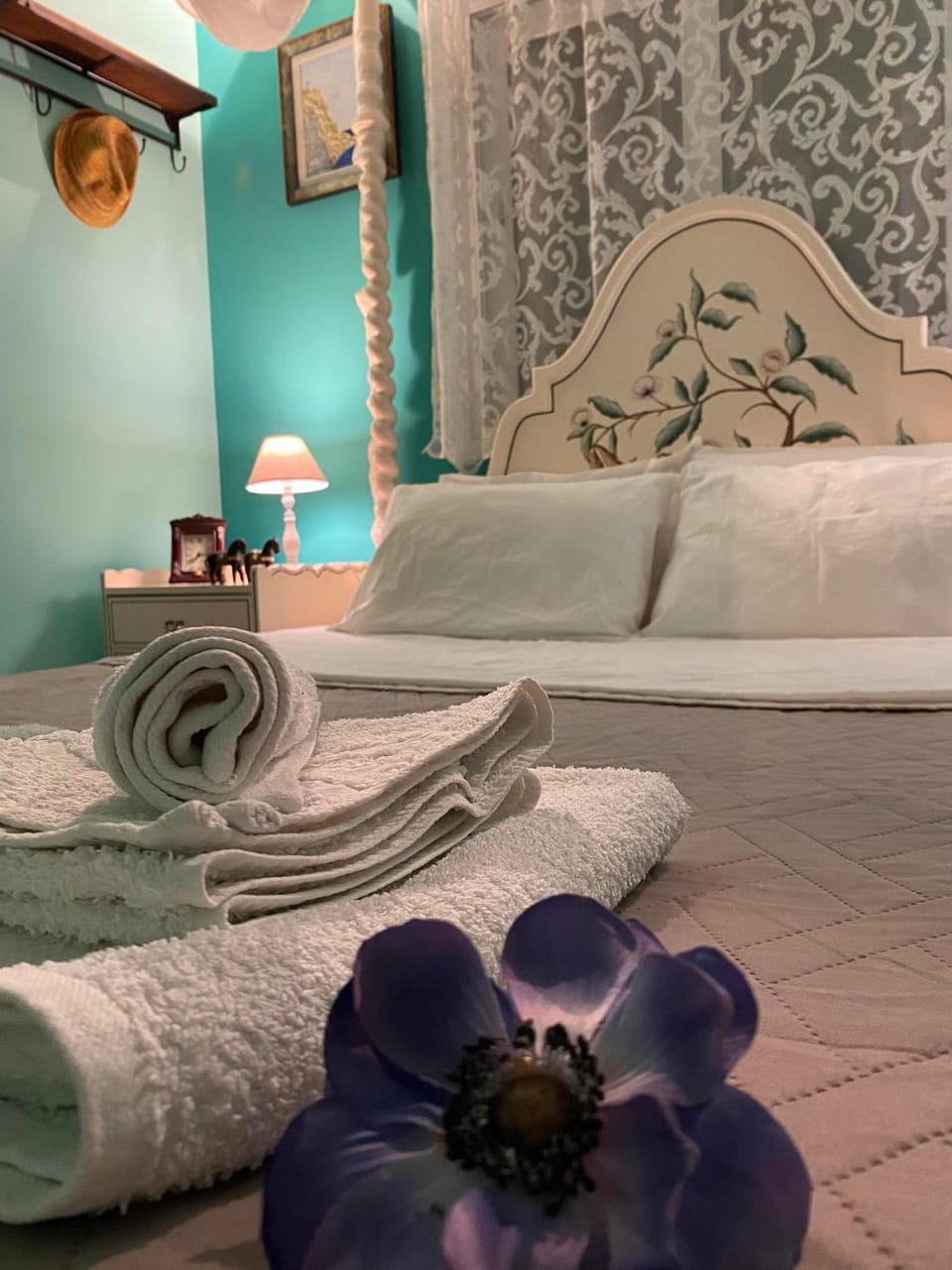 Bed, Photo of the whole room, Bedroom, towels