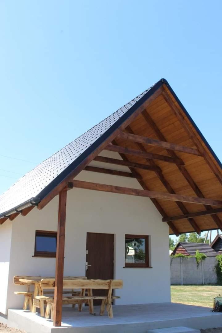 Domek letniskowy 6-osobowy całoroczny nad jeziorem Wilczyńskim, basen, jaccuzi, kajaki rowerki wodne bezpłatnie, duży plac zabaw i wiele udogodnień Nature lodge in Greater Poland Voivodeship