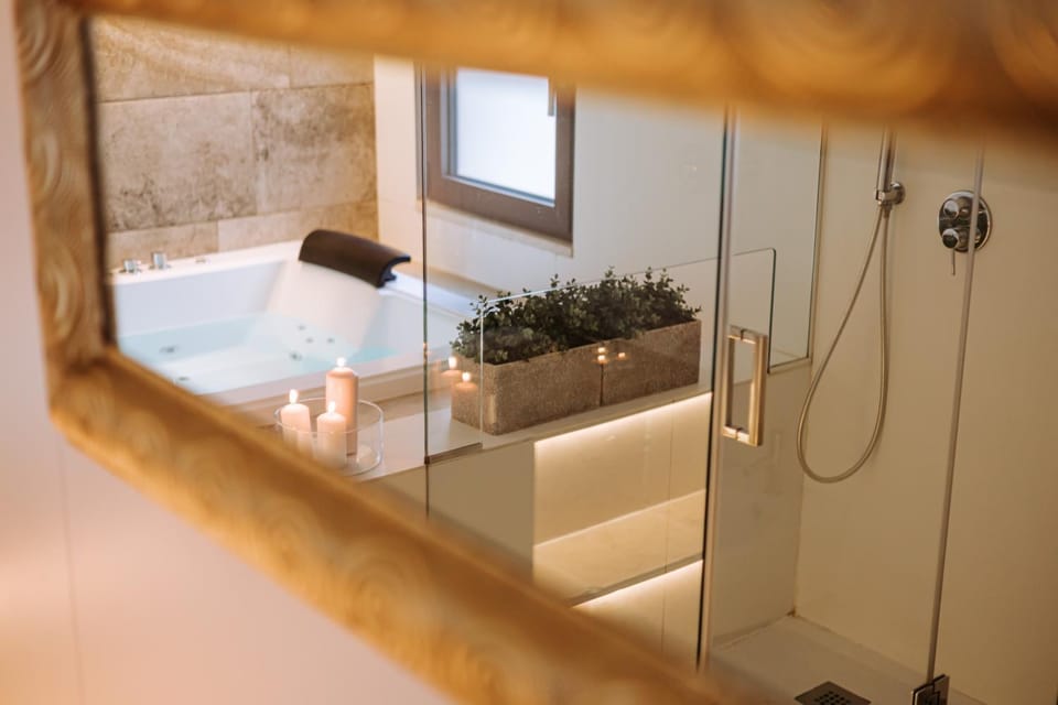 Shower, Hot Tub, Bathroom