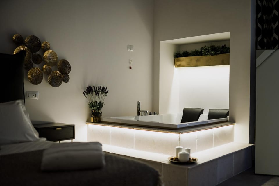 Bed, Hot Tub, Photo of the whole room, Bedroom, towels