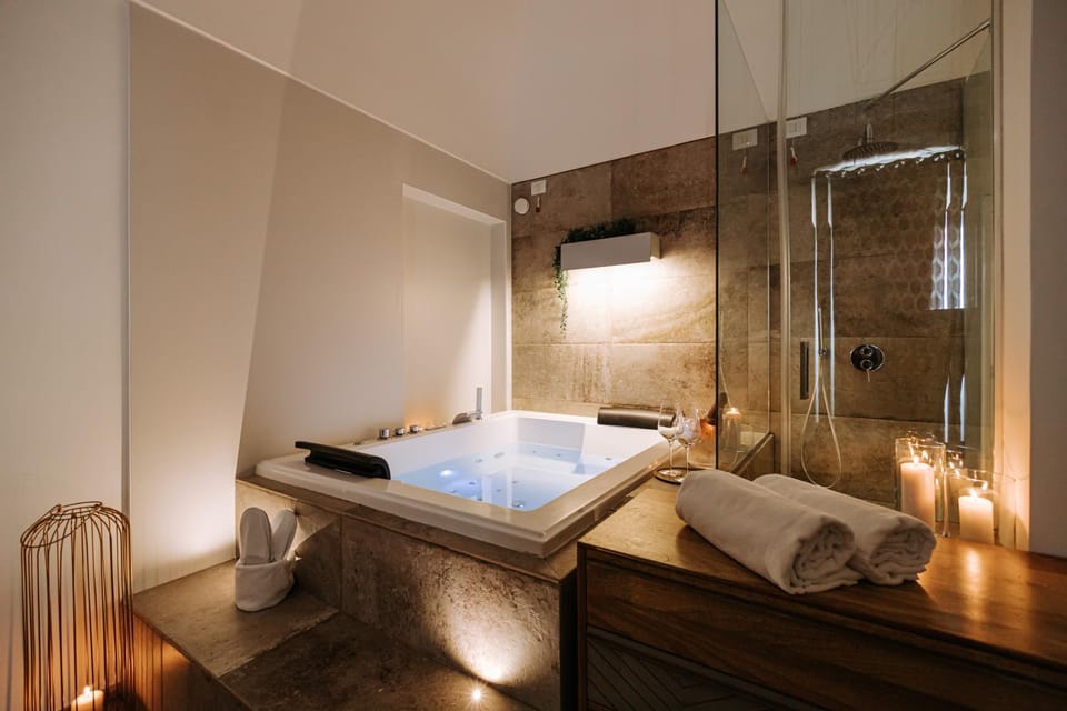 Hot Tub, Bathroom, Photo of the whole room, Bath, towels