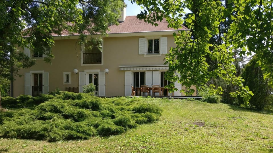 Property building, Natural landscape, Balcony/Terrace, Garden view