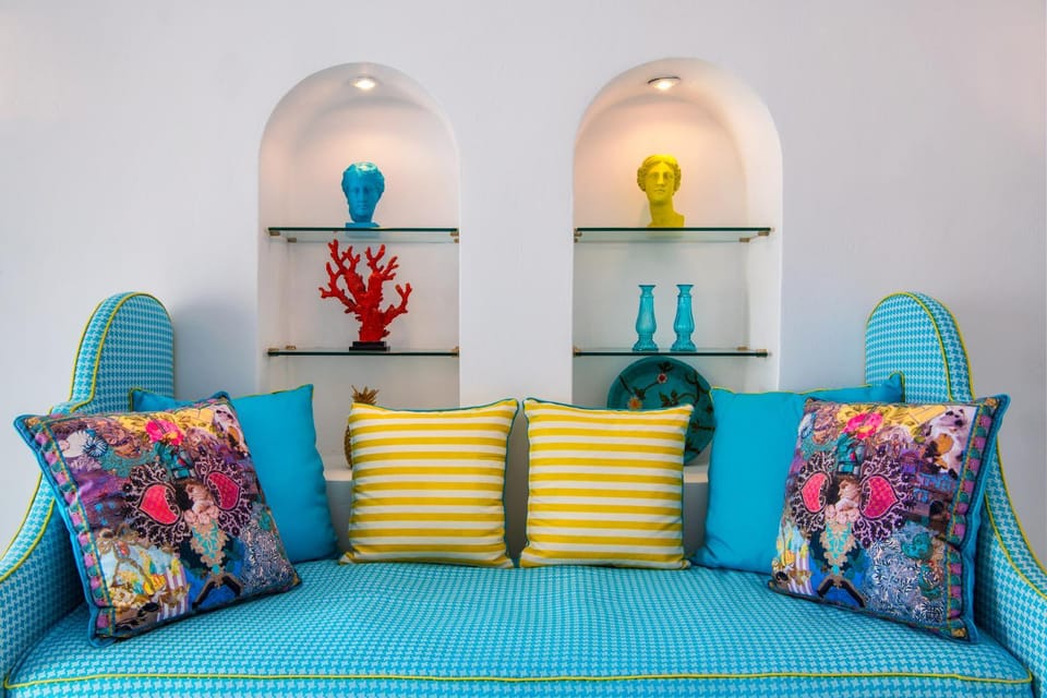 Living room, Photo of the whole room