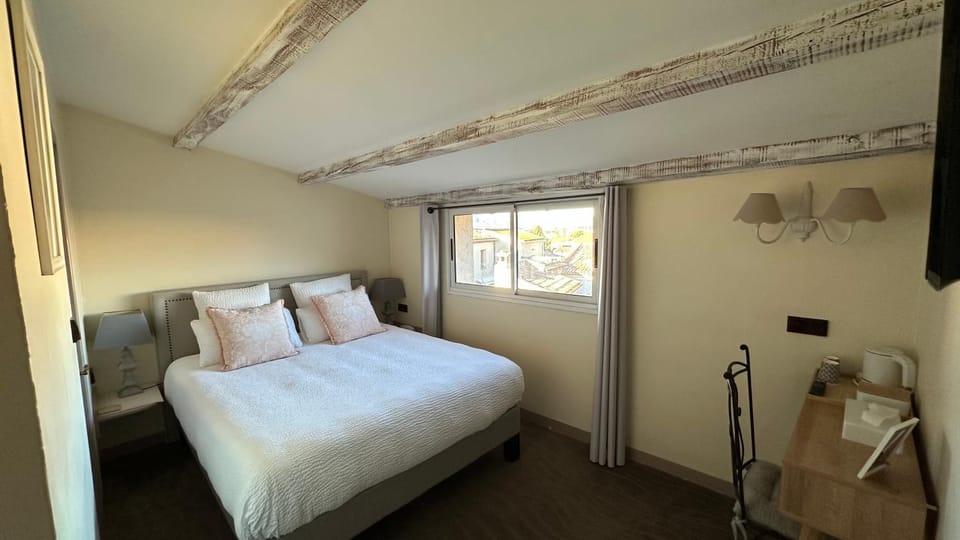 Bed, TV and multimedia, Coffee/tea facilities, Bedroom, wardrobe, air conditioner