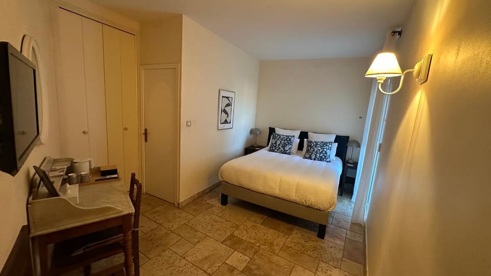 Bed, TV and multimedia, Coffee/tea facilities, Bedroom, wardrobe, air conditioner