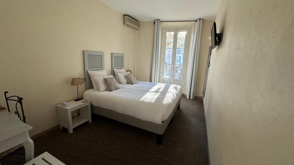 Bed, TV and multimedia, Coffee/tea facilities, Bedroom, wardrobe, air conditioner