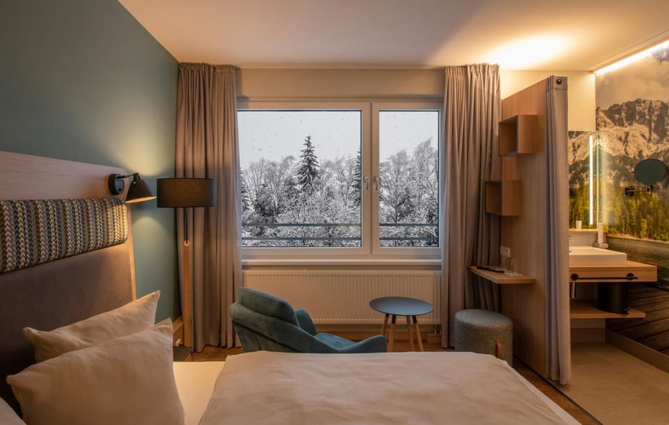 Bed, Photo of the whole room, Seating area, Bedroom