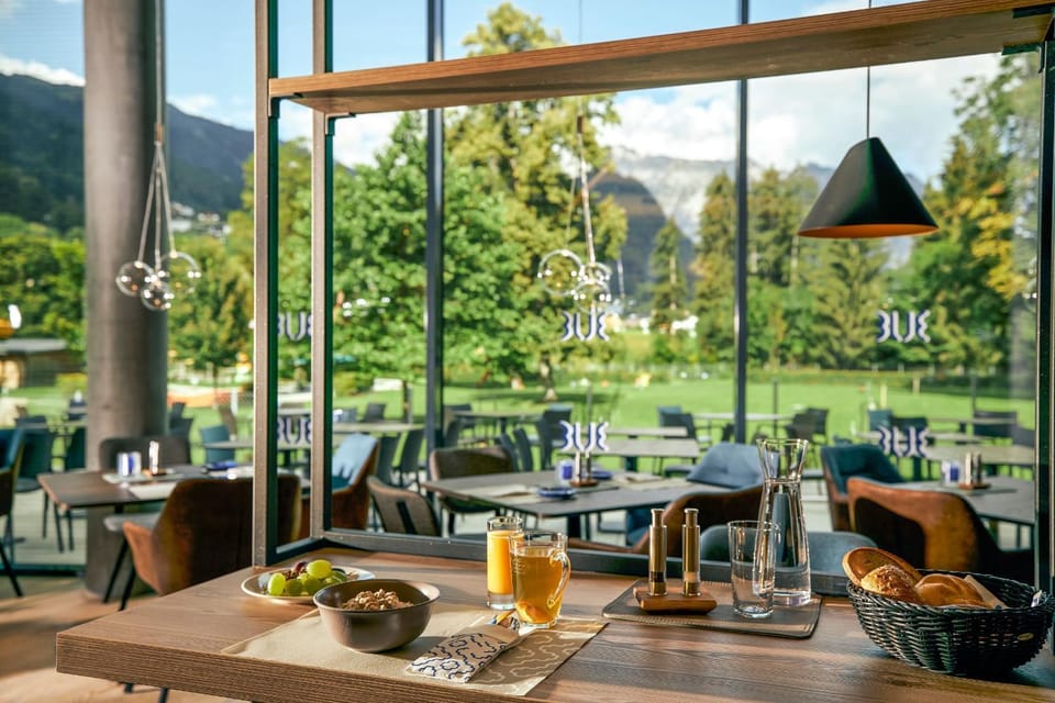 Restaurant/places to eat, Natural landscape, Food and drinks, Food, Garden view, Mountain view, Drinks