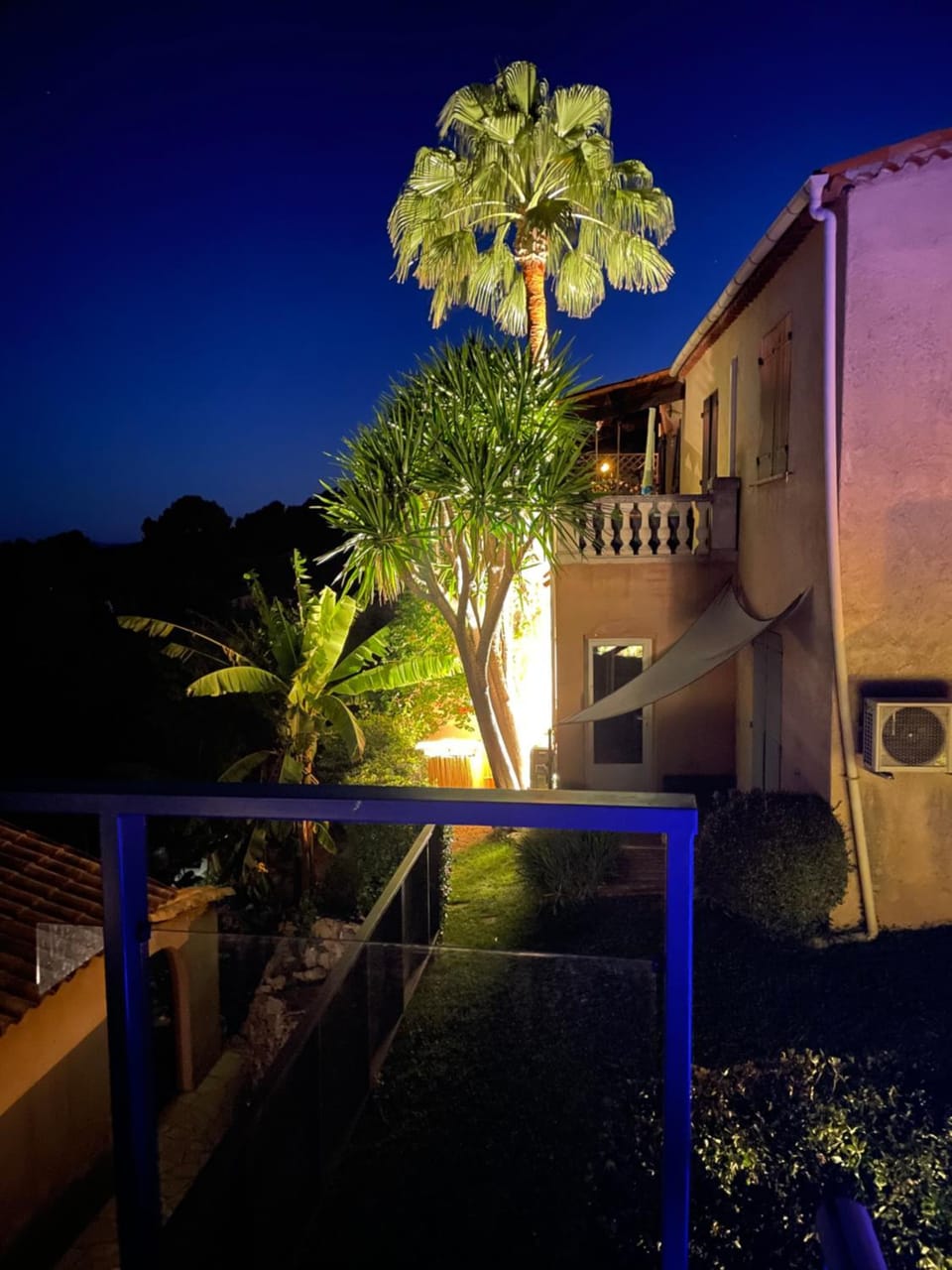 Charmant rez de villa en provence House in French Riviera