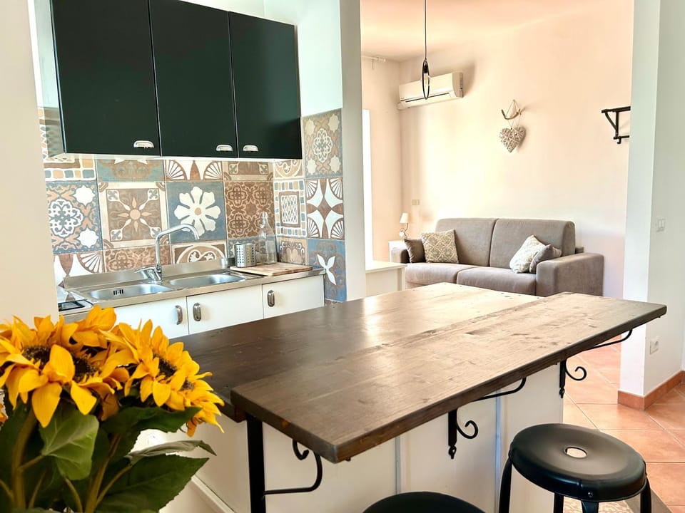 Dining area, kitchen