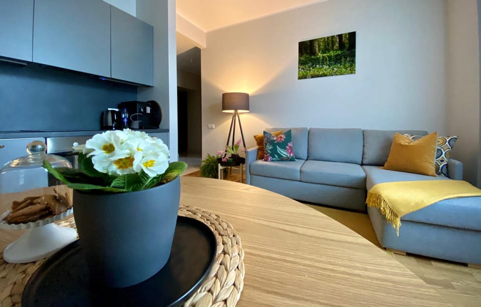 Bed, Coffee/tea facilities, Living room, Seating area, Dining area