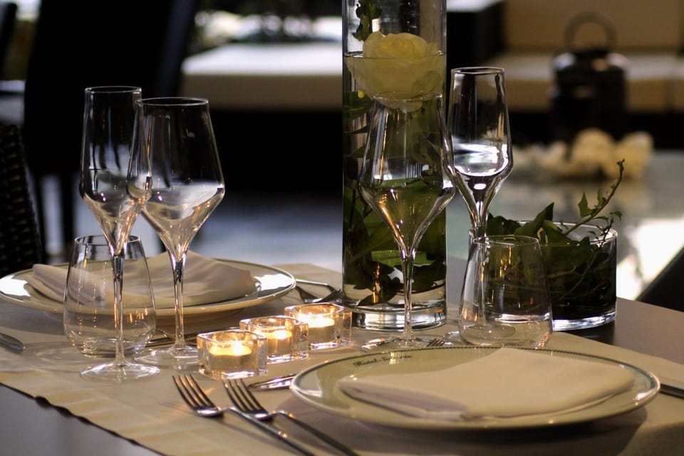 Property building, Banquet/Function facilities, Meeting/conference room, Meals, Dinner