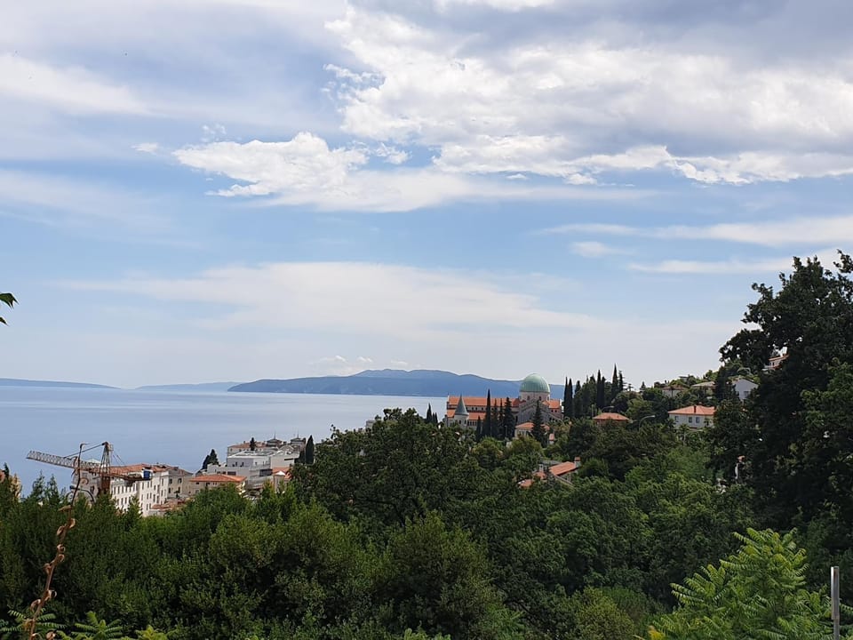 Neighbourhood, Sea view