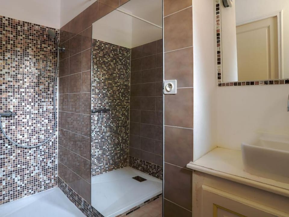 Shower, Bathroom, Bathroom