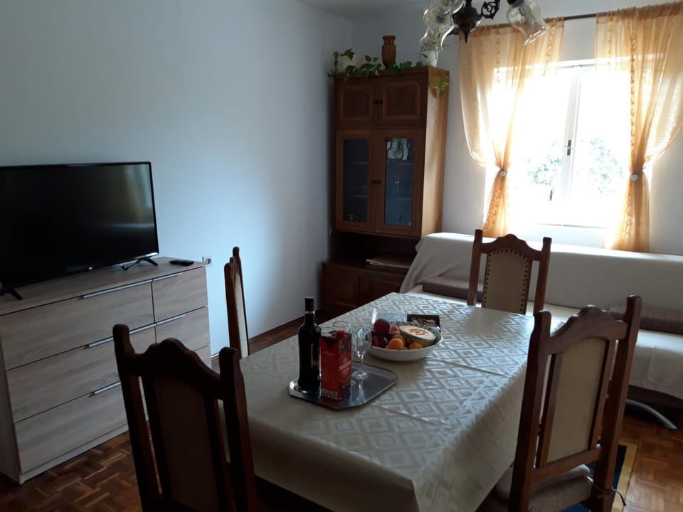 Communal lounge/ TV room, Dining area