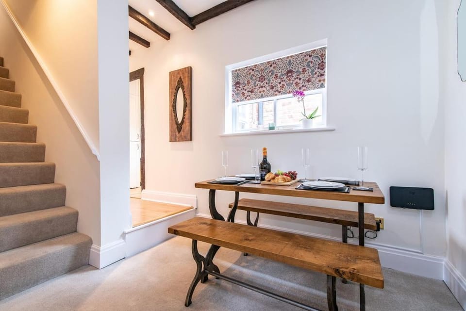 Chester Racecourse Views, Townhouse with Parking Bed and Breakfast in Chester