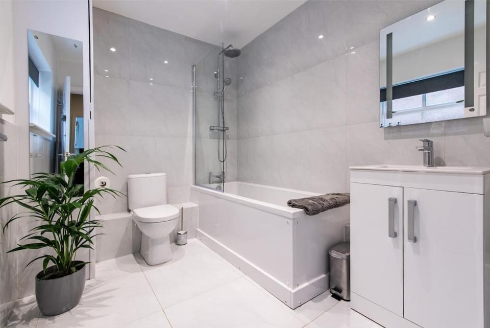 Chester Racecourse Views, Townhouse with Parking Bed and Breakfast in Chester