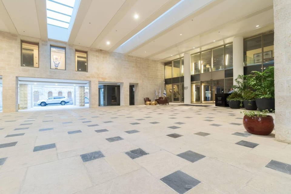 Luxury Three-Bedroom/Terrace Over Old City View Apartment in Jerusalem