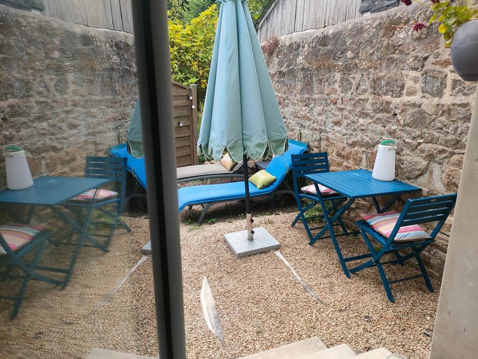 La Suite 27 bis, maison de charme avec terrasse, proche gare et centre Apartment in Brittany