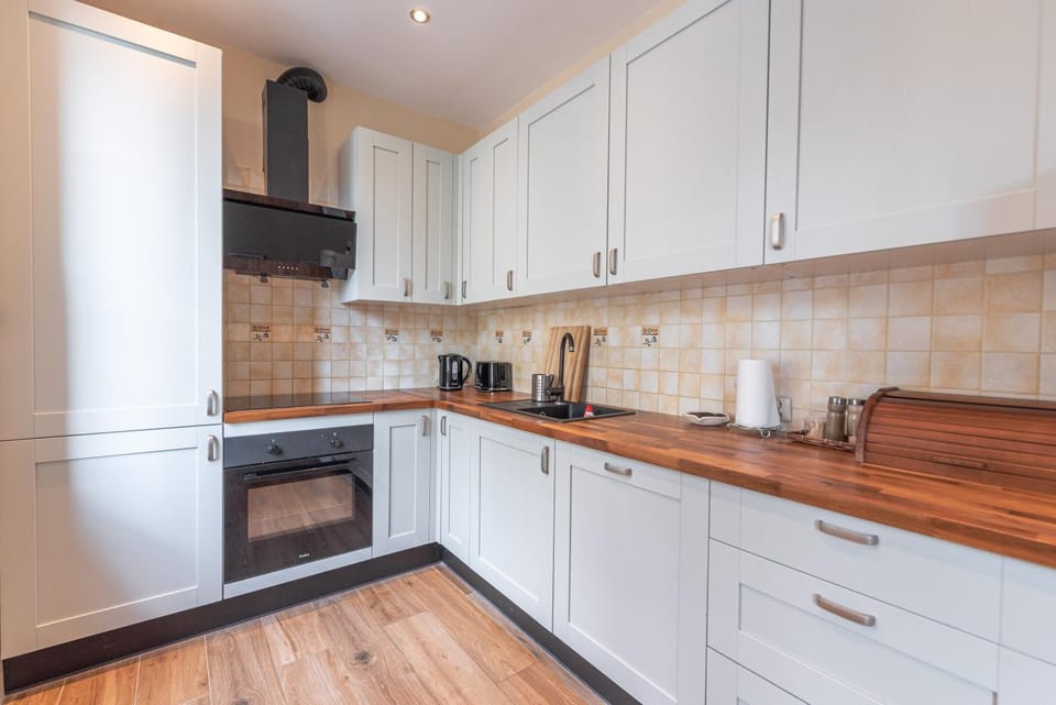 Coffee/tea facilities, Kitchen or kitchenette, dishwasher, oven, pet friendly, stove, toaster