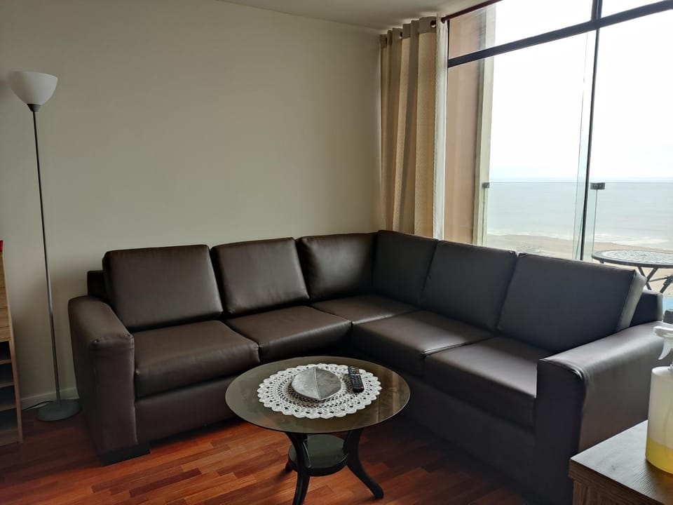 Communal lounge/ TV room, Living room, Seating area, Sea view