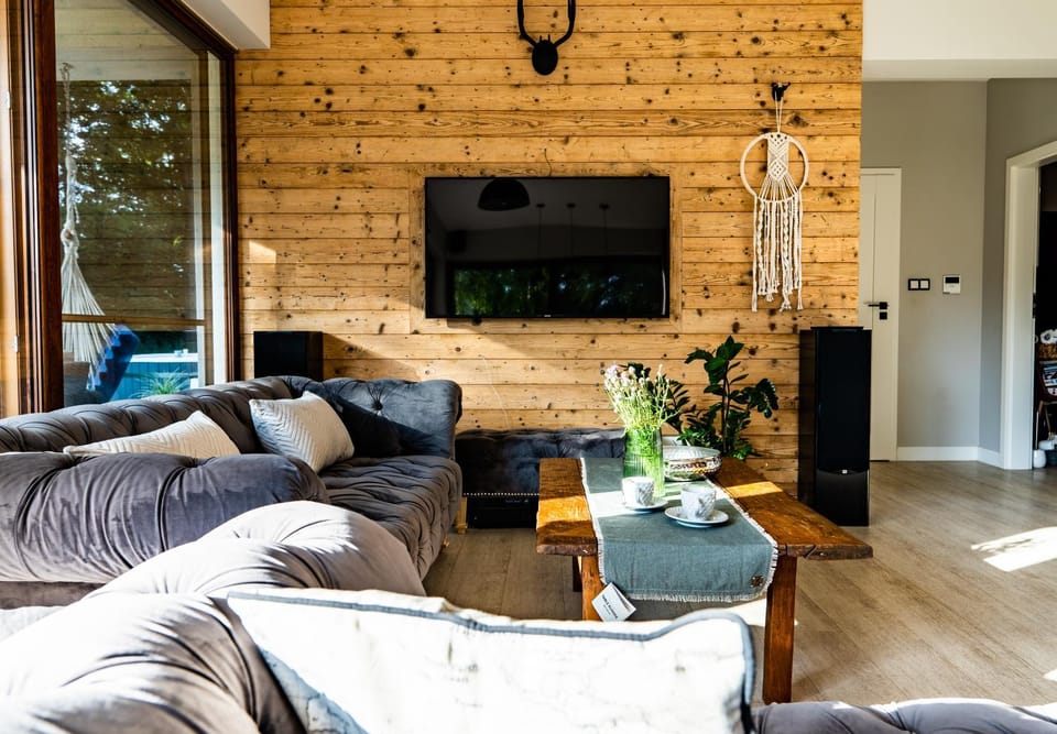 Communal lounge/ TV room, TV and multimedia, Living room, Seating area, Evening entertainment