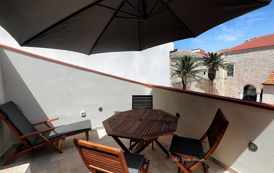 Balcony/Terrace, City view