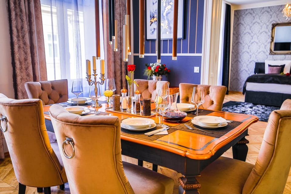 Living room, Seating area, Dining area, air conditioner