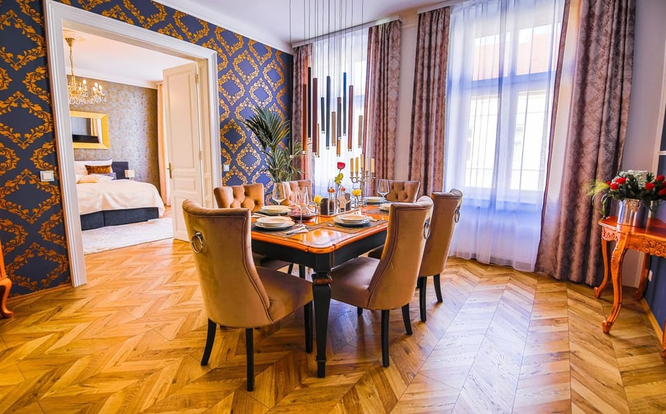 Seating area, Dining area, air conditioner