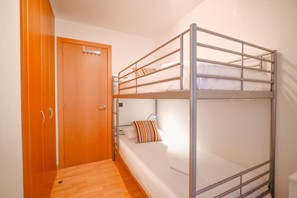 Bedroom, bunk bed