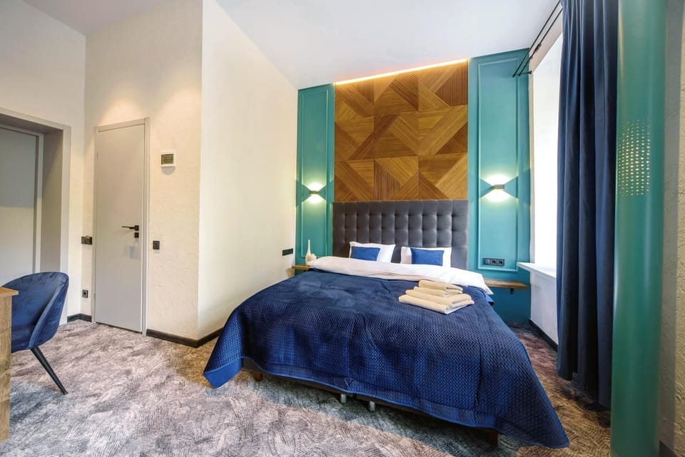 Bed, Photo of the whole room, Seating area