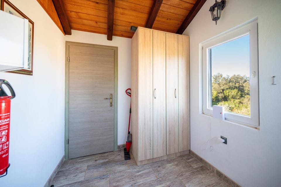 Location, children, Family