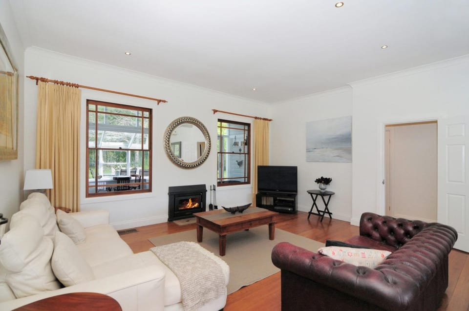 Rivermist Luxury 6 bedrooms and 6 bathrooms House in Kangaroo Valley
