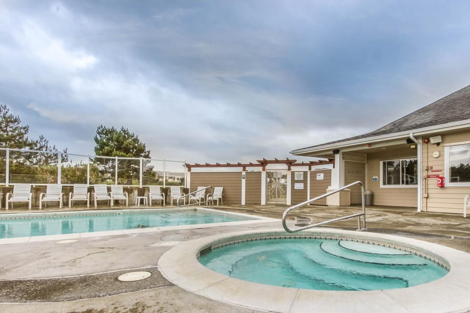 Top Floor - All The Views - 2 Bed 2 Bath Apartment in Westport Apartment in Westport