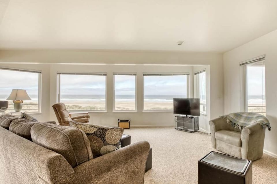 Coast Haven - 2 Bed 2 Bath Vacation home in Bandon Dunes House in Oregon