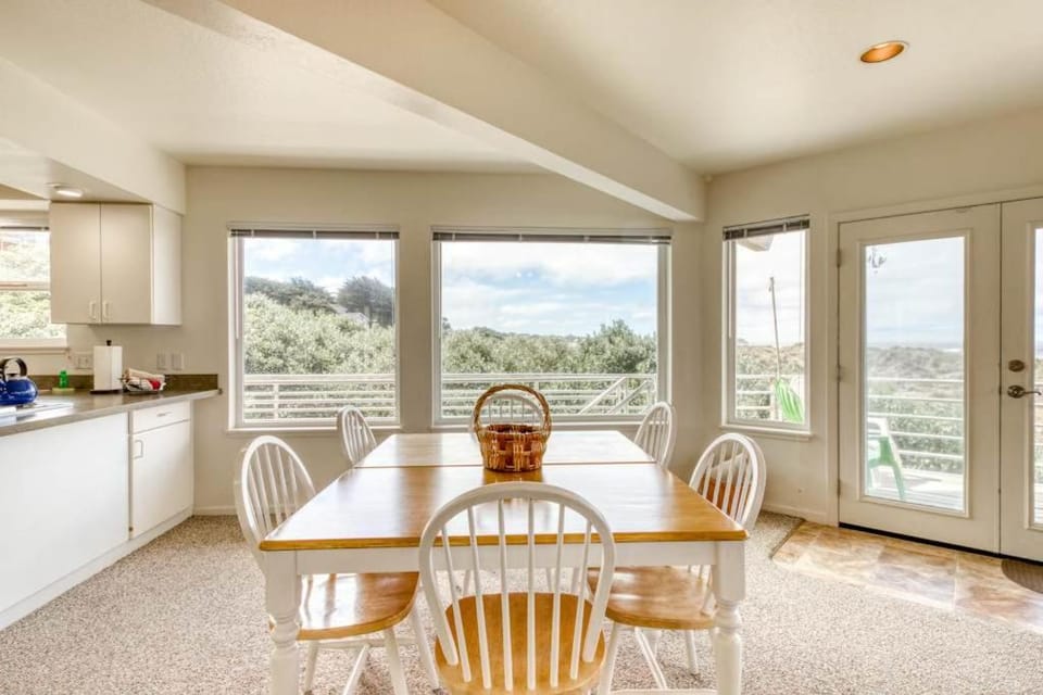 Coast Haven - 2 Bed 2 Bath Vacation home in Bandon Dunes House in Oregon