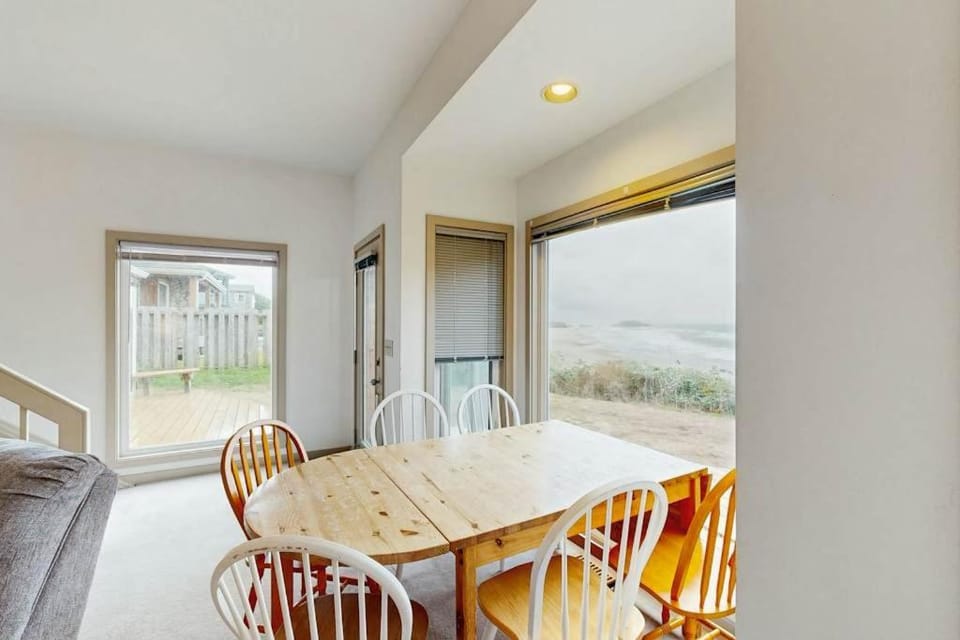 Beach Loop Condo #1 - North Unit House in Oregon