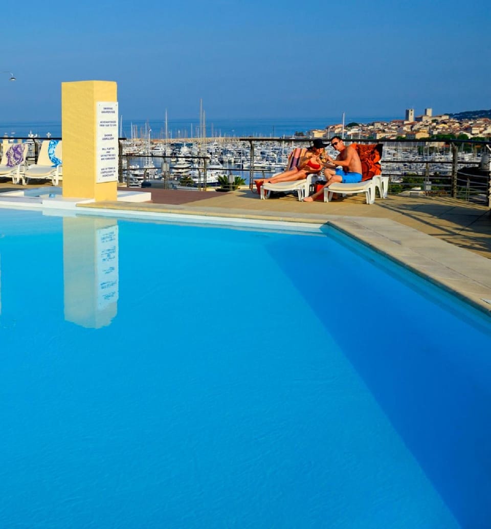 Summer, Solarium, View (from property/room), City view, Swimming pool, sunbed