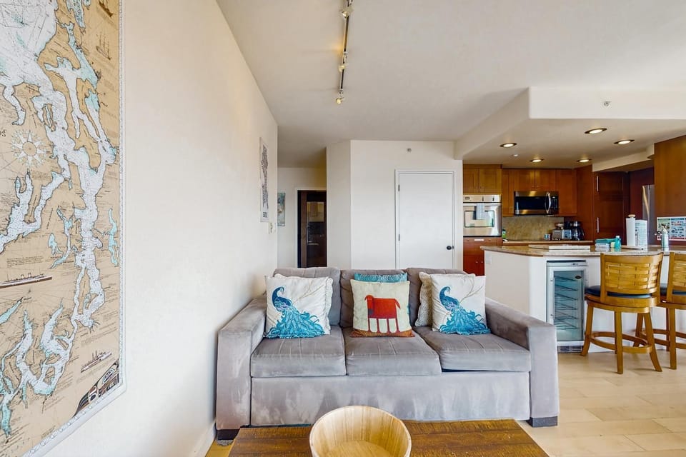 Newmark Bayview Luxury Suite Apartment in Pike Place Market