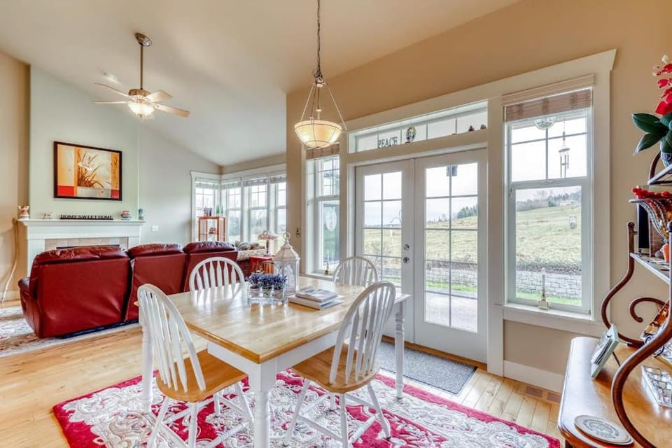 Bonne Chance Cottage House in Sequim