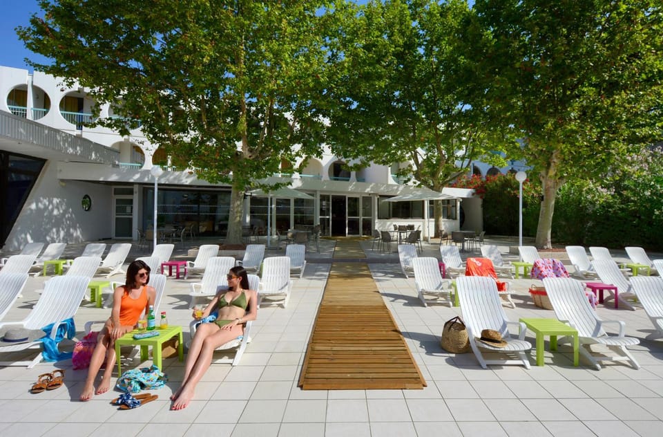 Patio, Spring, Day, sunbed