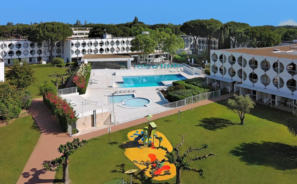 Property building, Swimming pool