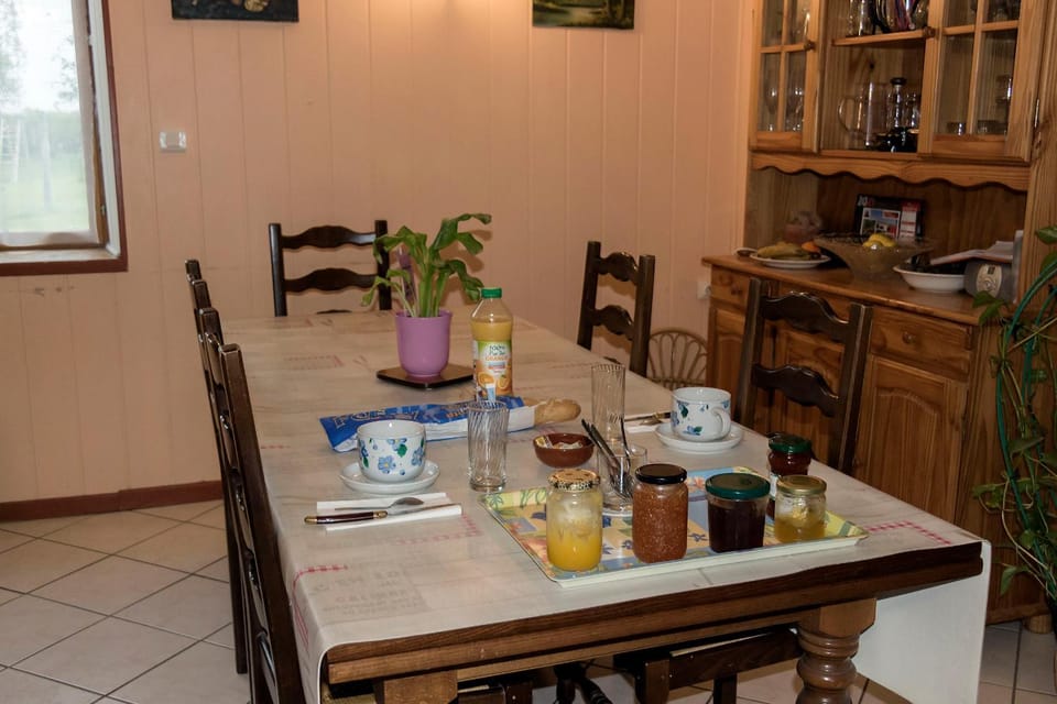 Communal lounge/ TV room, Breakfast