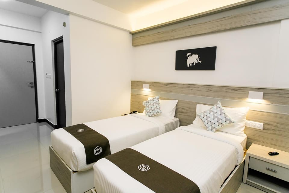 Photo of the whole room, Bedroom