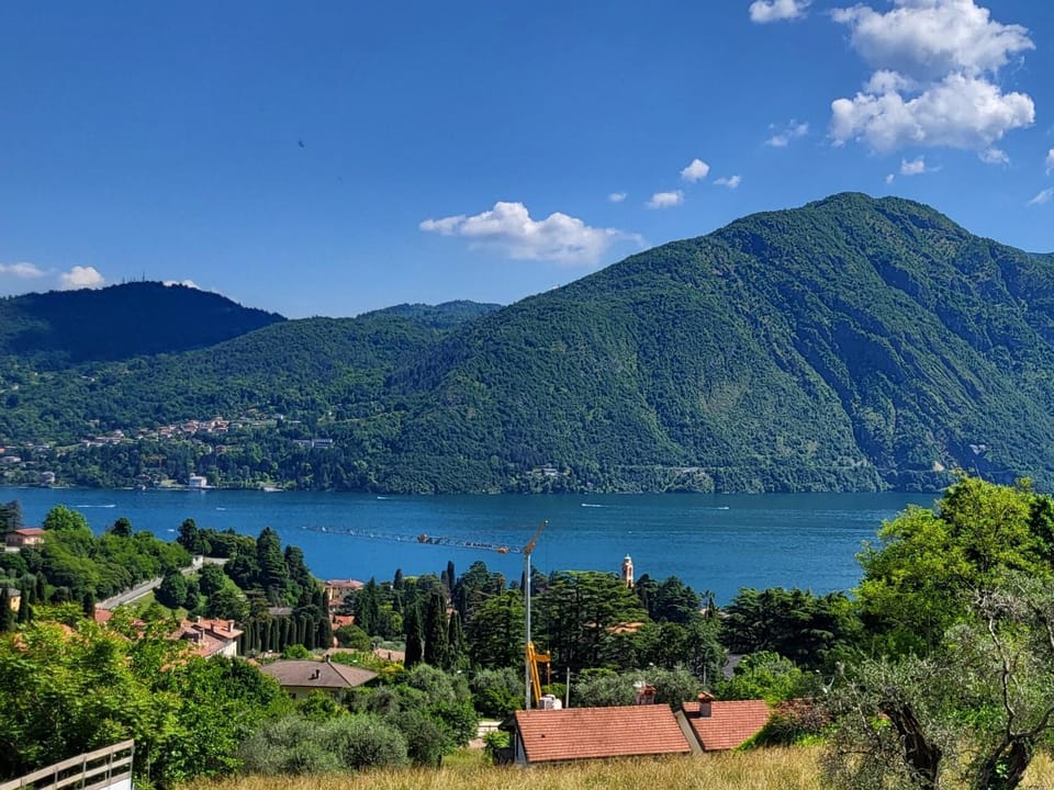 Casa Intignano - appartamento con terrazzo vista lago Apartment in Tremezzo