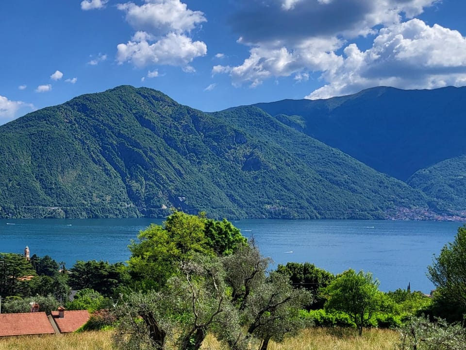 Casa Intignano - appartamento con terrazzo vista lago Apartment in Tremezzo