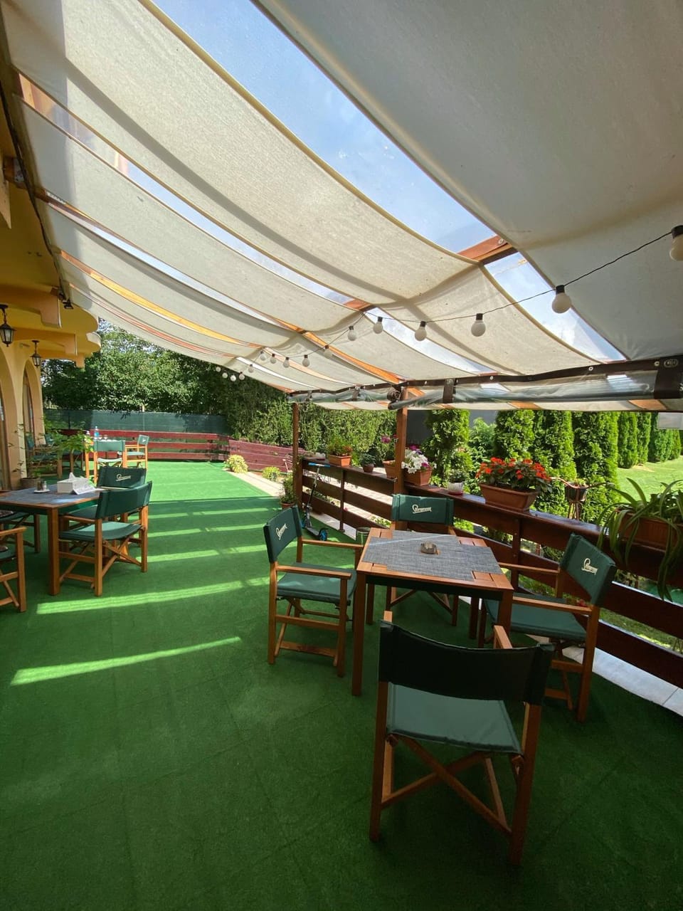 Restaurant/places to eat, Day