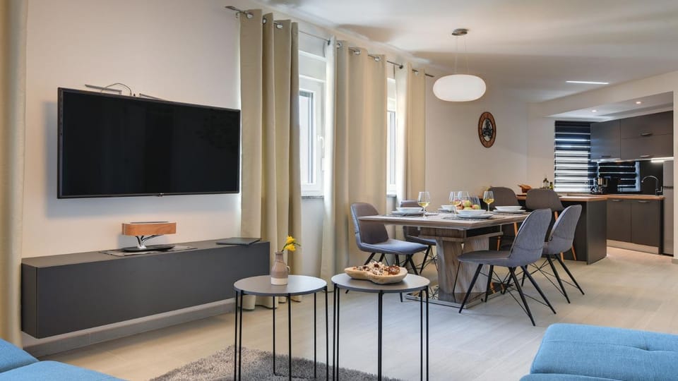 TV and multimedia, Dining area