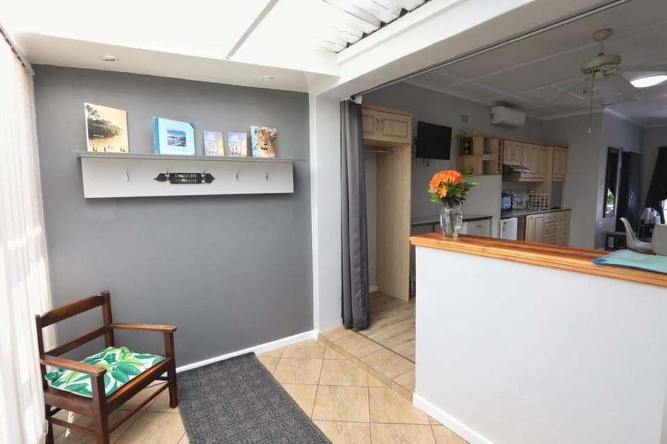 Caesar's Self-catering Open Plan Suite Apartment in Cape Town