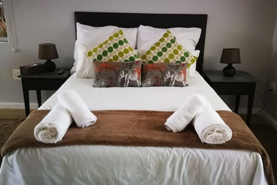 Caesar's Self-catering Open Plan Suite Apartment in Cape Town